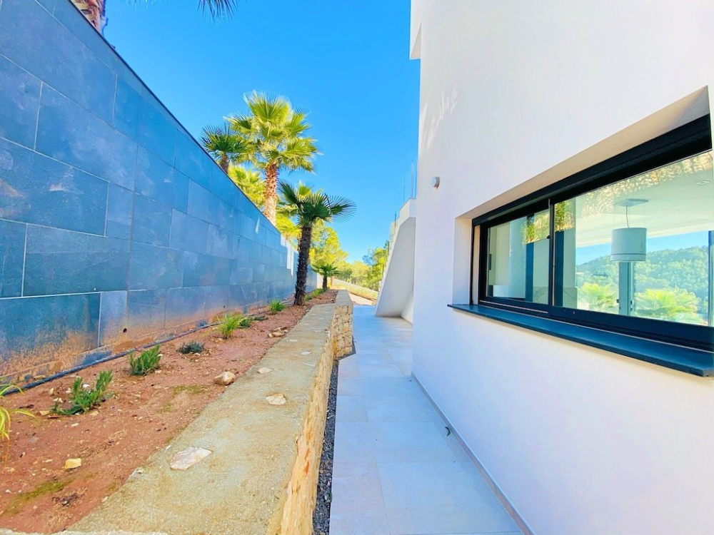 Fantastic Luxury Villa for sale in Javea close to the Arenal beach and all amenities.