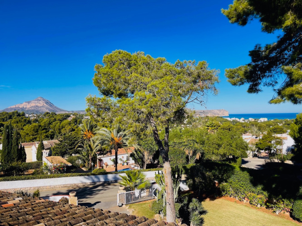 Incroyable villa à vendre à Jávea : style traditionnel avec vues panoramiques