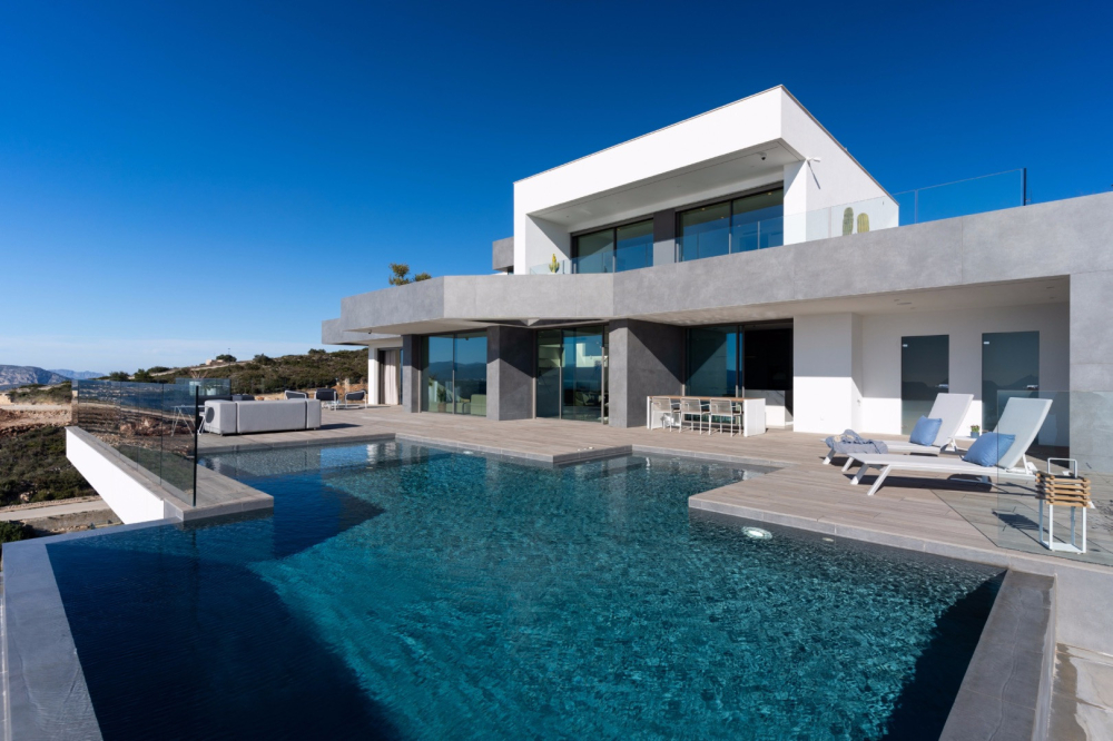 Villa à vendre à Cumbre del Sol avec vue privilégiée sur la mer Méditerranée.