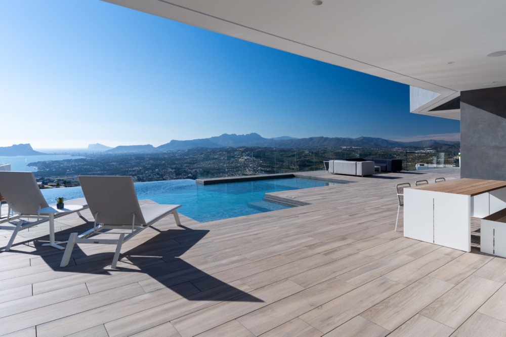 Villa à vendre à Cumbre del Sol avec vue privilégiée sur la mer Méditerranée.