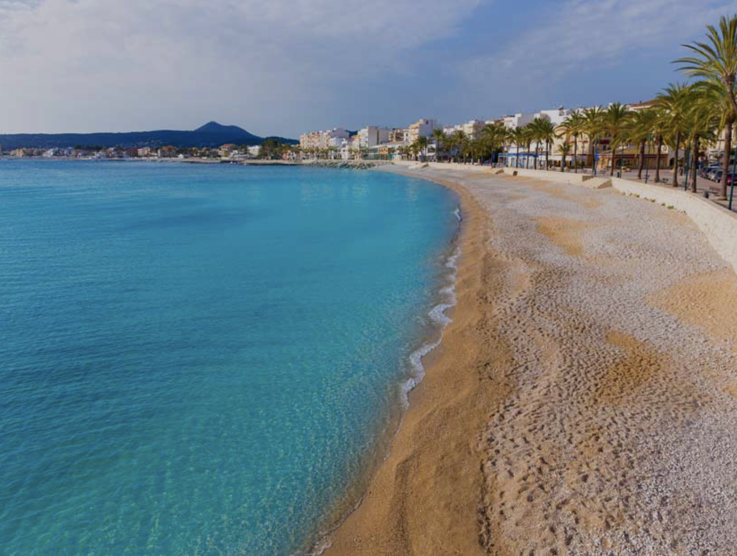 Explore Playa de la Grava in the port of Jávea: the charm of the Mediterranean