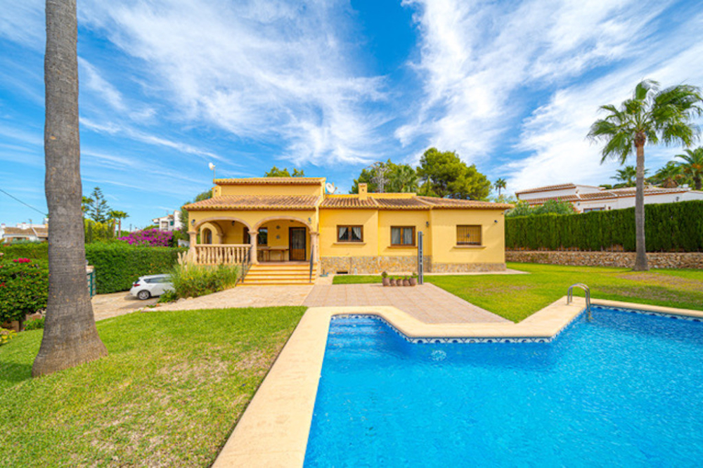 Villa for sale in Javea with views to Montgó