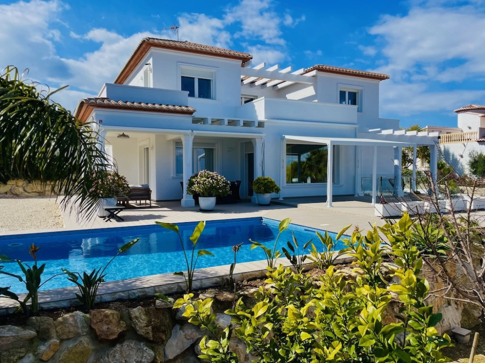 Preciosa Villa en venta en Javea con vistas al Mar Mediterraneo y al Cabo de San Antonio.