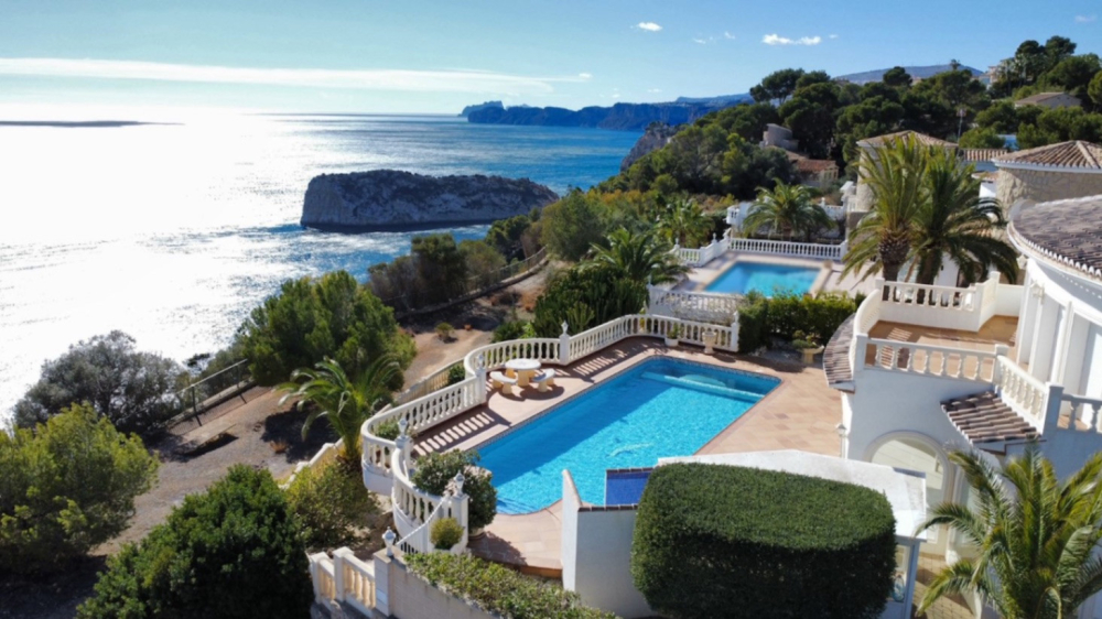 Superbe villa de luxe à vendre à Jávea avec des vues incomparables sur la mer Méditerranée.